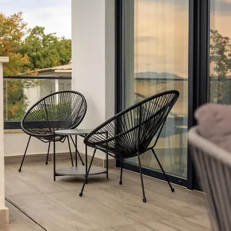 Palazzo Emanuel By Guide Vila *