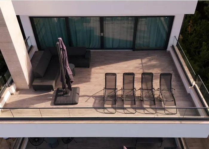 Palazzo Emanuel By Guide וילה קראליביצה